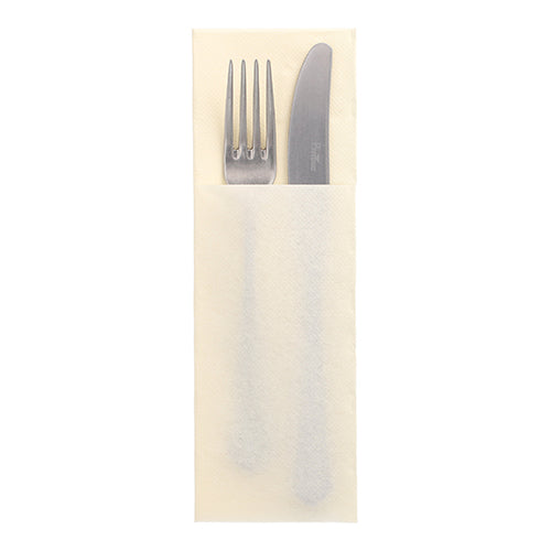 A silver fork and a silver knife from the DAILY Collection lie in a cream-colored napkin "DAILY Collection" 48 x 30 cm with cutlery fold from PAPSTAR GmbH.