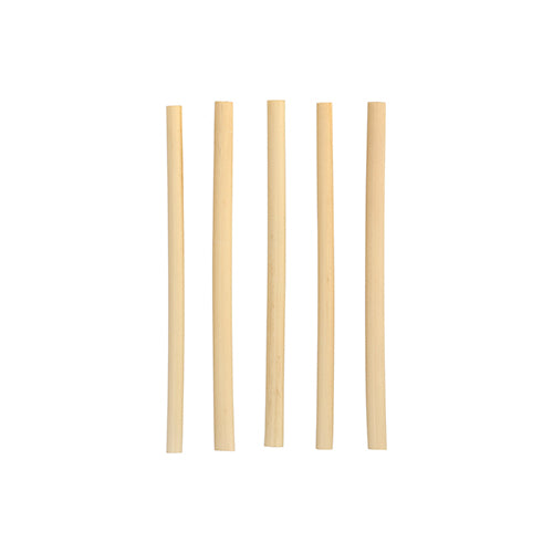 Fünf gerade, helle PAPSTAR 100 Cocktail-Trinkhalme Schilf „pure“ (Ø 7 mm, 15 cm) der PAPSTAR GmbH sind vertikal auf weißem Hintergrund angeordnet und heben diese umweltfreundlichen und biologisch abbaubaren Strohhalme hervor.