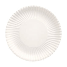 The PAPSTAR deep, round Ø 22 cm plate made of cardboard "pure" (100 pieces) is an environmentally friendly disposable plate with a flat rim, ideal for sustainable celebrations.