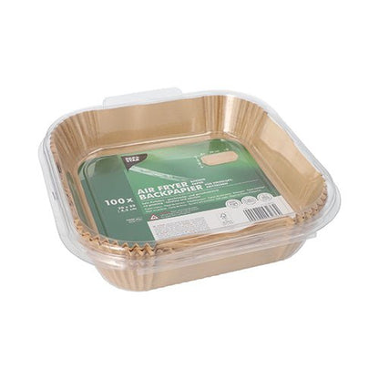 In a transparent plastic container, there is a stack of brown, square PAPSTAR 100 baking papers for square air fryers from PAPSTAR GmbH. The green label on top indicates 100 non-stick baking inserts.