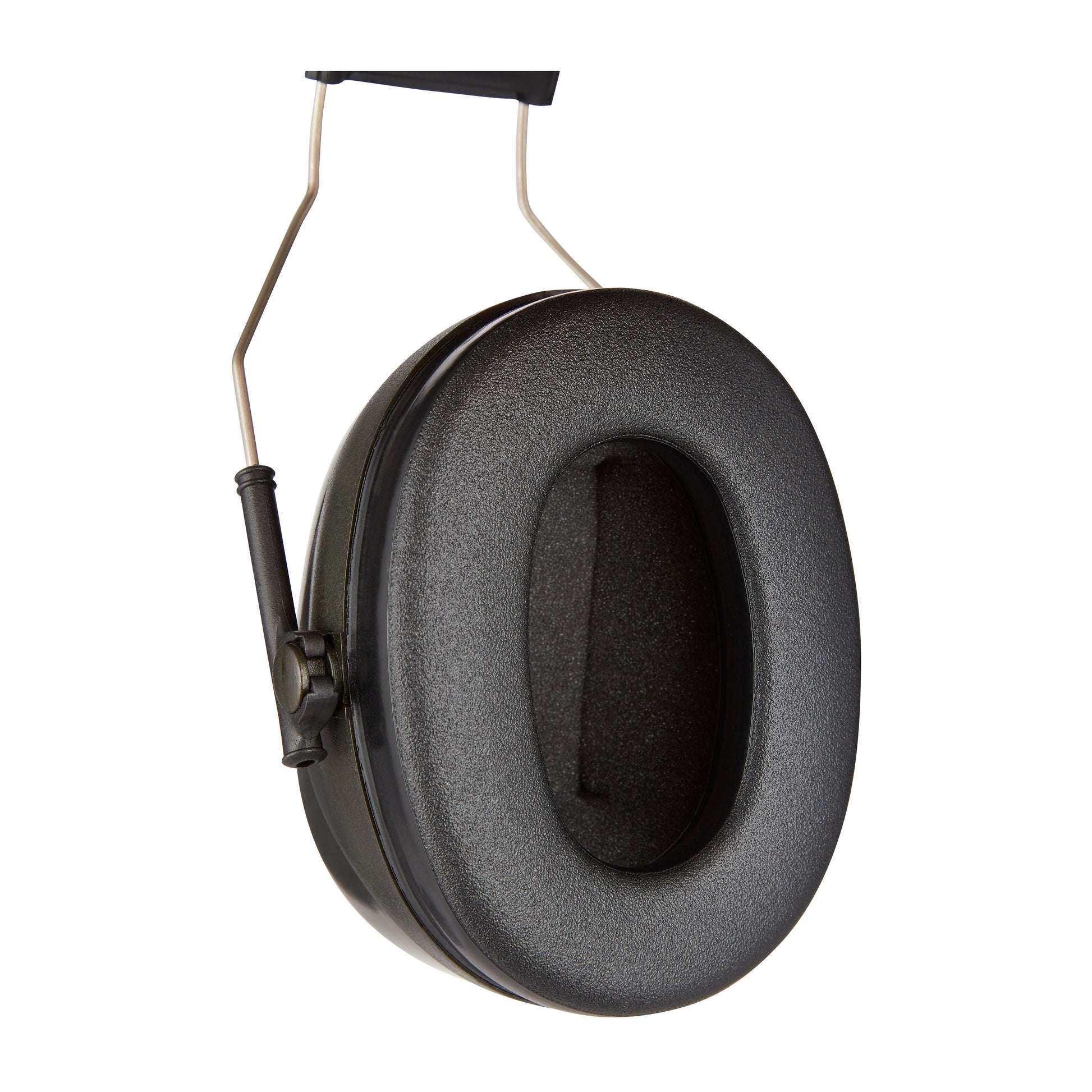 Nahaufnahme einer einzelnen grünen 3M™ PELTOR™ Optime™ II Kapselgehörschutz H520A (SNR-Wert 31 dB) von 3M Deutschland GmbH, mit weichem Polster und Metallbügel, vor weißem Hintergrund.