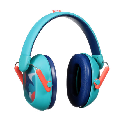 Der 3M™ Gehörschutz für Kinder PKIDSP-TEAL-E der 3M Deutschland GmbH bietet türkisfarbene und blaue Ohrmuscheln, orangefarbene Stecker, ein blau gepolstertes Kopfband und schützt das Gehör von Kindern vor Lärmpegeln zwischen 87-98 dB.