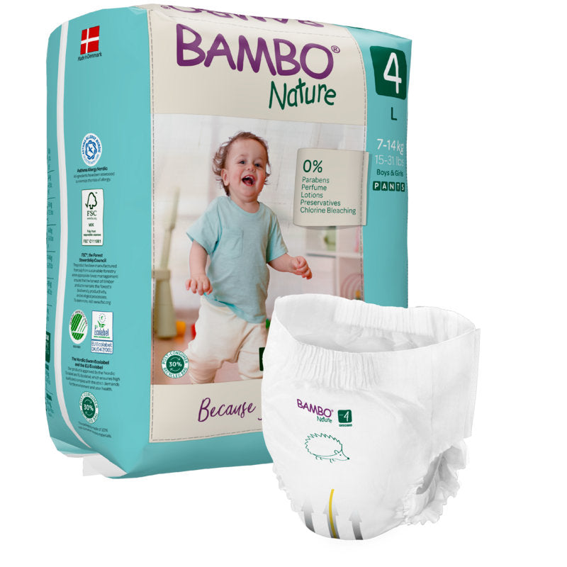 Eine Verpackung der Abena Re-Seller GmbH Bambo Nature Pants ist neben einer einzelnen Windel abgebildet und zeigt ein lächelndes Kleinkind, Produktdetails und Symbole für umweltfreundliche und hautfreundliche Zertifizierungen.