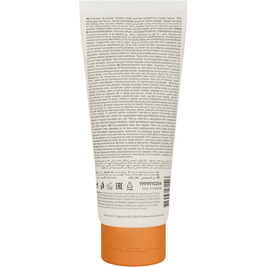 Eine 100ml-Tube Bambo Nature LSF50 Sonnencreme, farb- und parfümfrei, von Abena Re-Seller GmbH, mit orangefarbener Kappe, von hinten gesehen. Die helle Verpackung zeigt dichten schwarzen Text, Symbole, Barcode und Firmeninformationen.