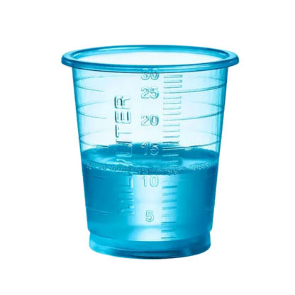 For single use, a blue measuring cup made of polypropylene with side milliliter graduation up to 30 ml is suitable, which is perfect for precise dosages, such as an AMPri MED-COMFORT PP Eco disposable medical cup from AMPri Handelsgesellschaft mbH.