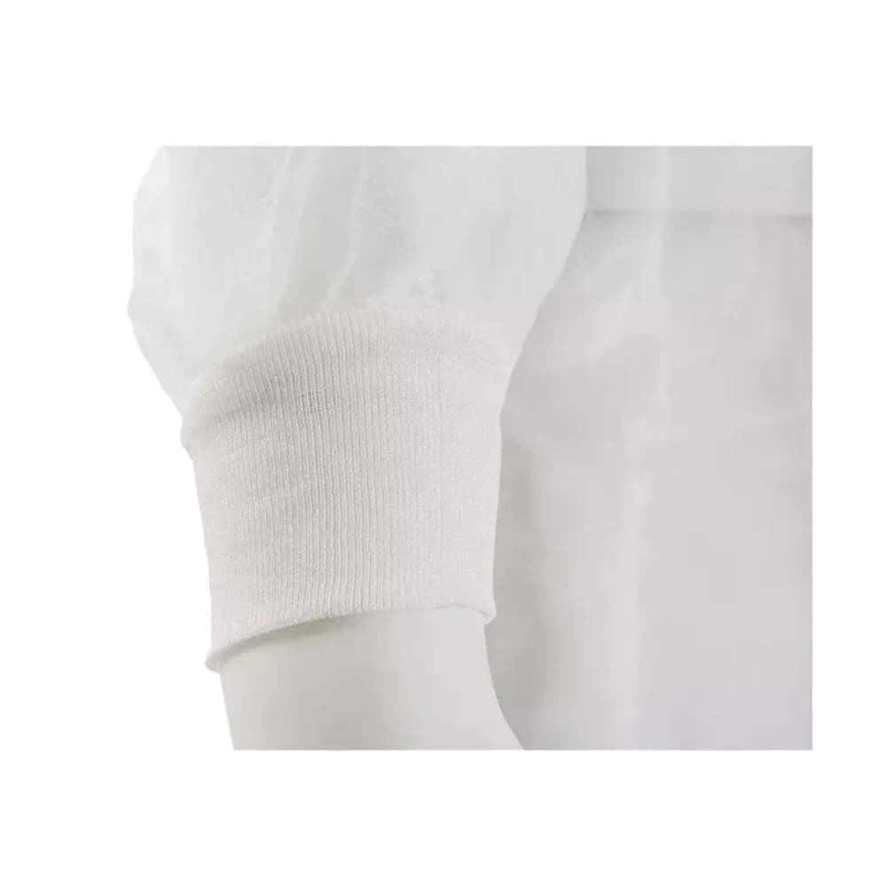 Close-up of a white sleeve of an AMPri MED-COMFORT PP disposable visitor gown by AMPri Handelsgesellschaft mbH with an elastic cuff. The polypropylene material is lightweight and slightly translucent, featuring a textured fabric at the wrist for a comfortable fit.