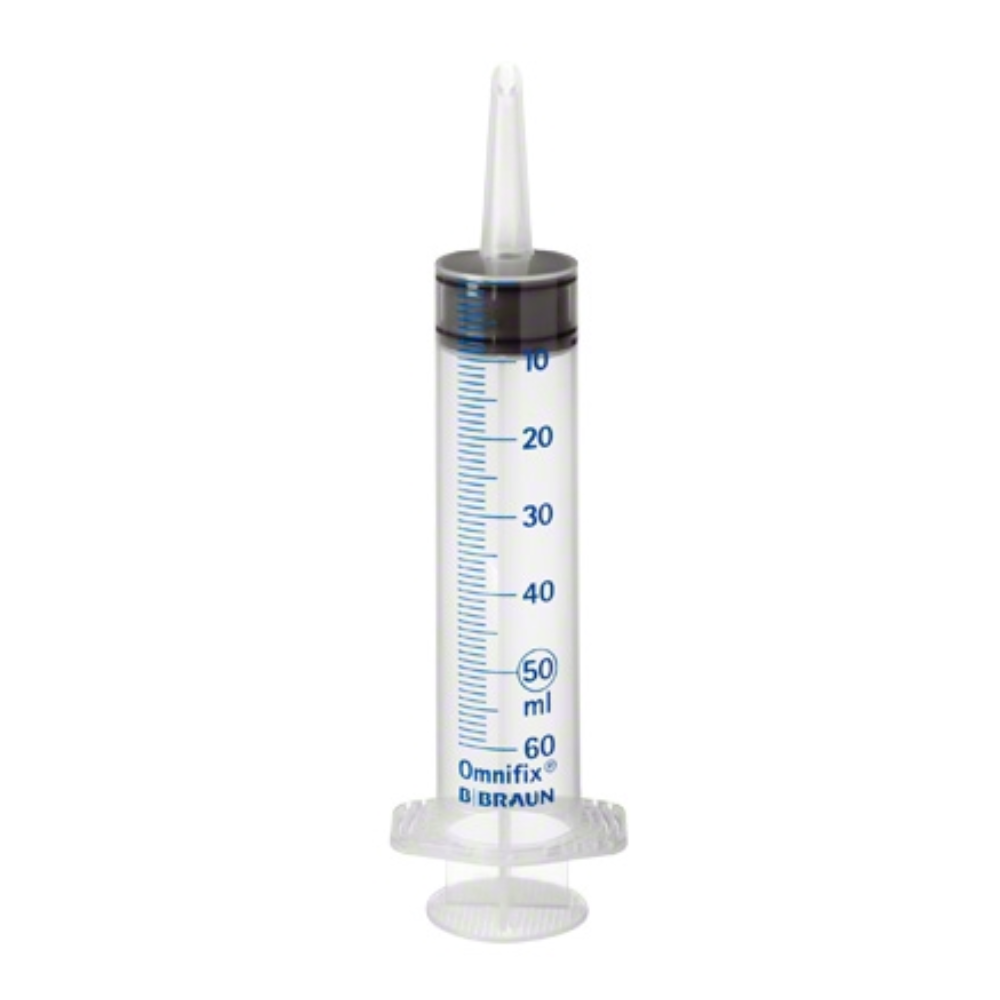 We present the B. Braun Omnifix® Solo, a three-part wound and bladder syringe with catheter tip. This syringe features a transparent plastic body with a measurement scale up to 60 ml, complemented by a black plunger and a tip design. It is ideally suited for precise fluid administration and is perfect for various procedures, including wound irrigation and catheter applications, manufactured by B. Braun Deutschland GmbH & Co. KG.