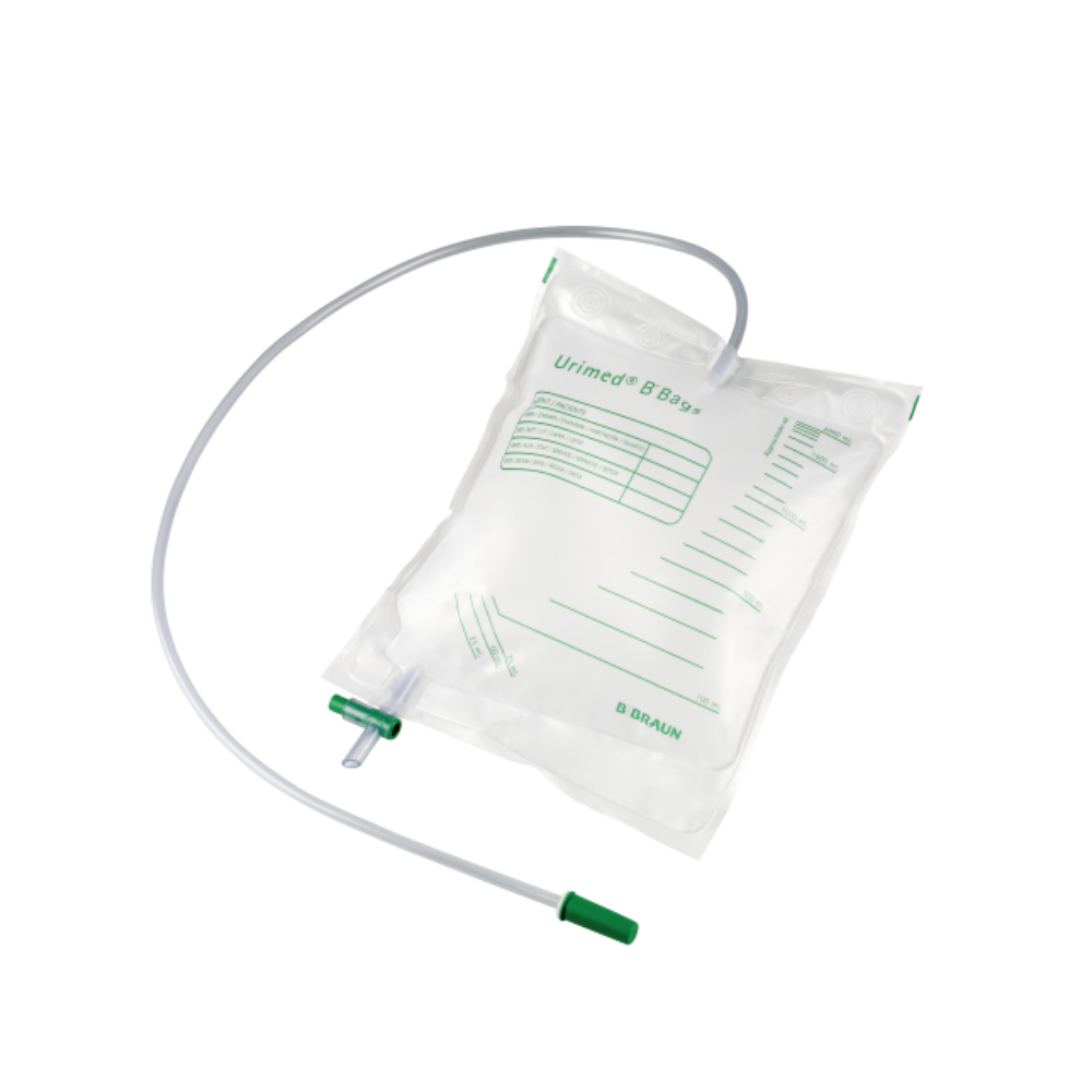 A transparent B. Braun Urimed B'Bags urine bag with measurement markings and a long flexible tube with green connectors at both ends. With the inscription "Urimed," it is ideal for use in care facilities and has a milliliter capacity scale printed on its surface. This product is manufactured by B. Braun Deutschland GmbH & Co. KG and sold in individual units.
