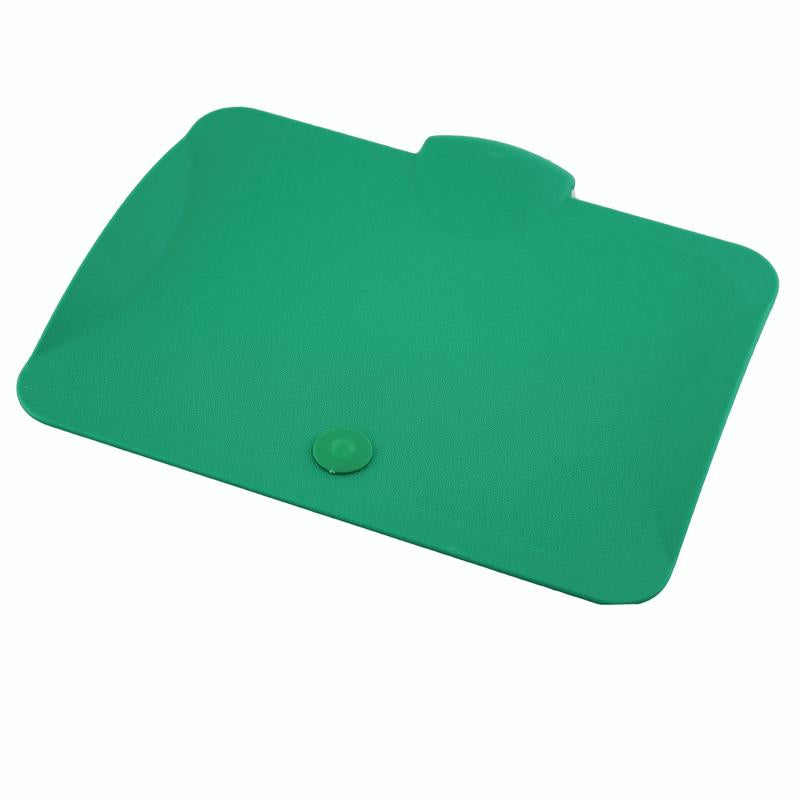 The TASKI lid for 7-liter buckets from Diversey Deutschland GmbH & Co. OHG is suitable for 7- and 12-liter buckets. It has a flat, green plastic design with rounded corners, a raised knob on the edge, and a semicircular tab on top.