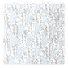 Eine Nahaufnahme eines geometrischen Musters mit weißen und hellgrauen Dreiecken, jeweils mit diagonalen Linien, erzeugt einen strukturierten Look - ideal für elegante Papierservietten wie die Duni Elegance-Servietten Crystal 48 x 48 cm von Duni GmbH.