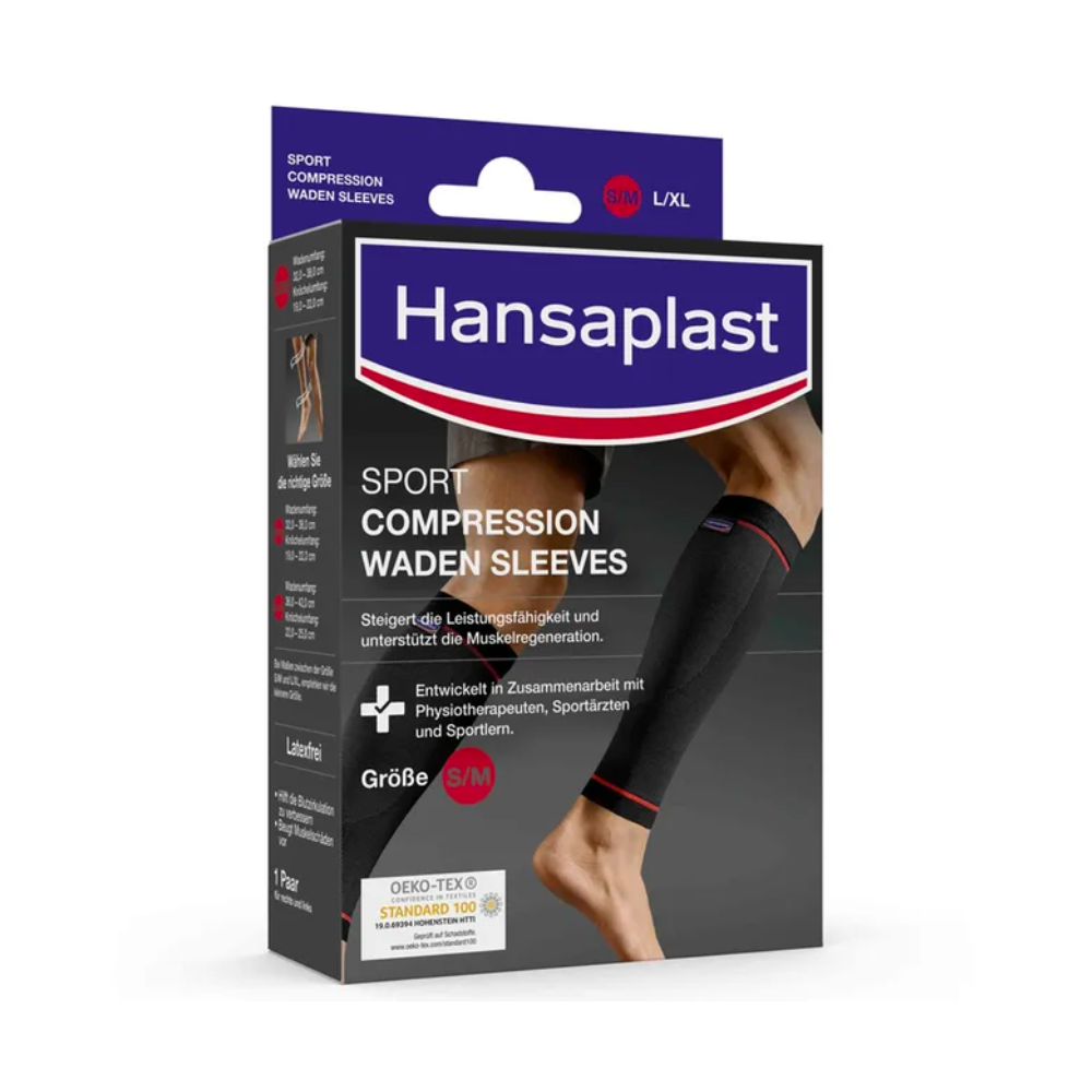 Eine Schachtel mit Auslaufartikel: Hansaplast Sport Compression Waden Sleeves, Größe L/XL (1 Paar) von Beiersdorf AG zeigt ein Foto von schwarzen Ärmeln auf Beinen und deutschen Text. Entworfen für die Regeneration der Muskeln und aufrecht vor einem weißen Hintergrund dargestellt.