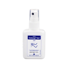 Eine kleine weiße Sprühflasche mit der Aufschrift „Hartmann Cutasept® Füße“ der Paul Hartmann AG, gestaltet für die Fußpilzprophylaxe, mit Produktdetails und einem blauen Logo mit einem.