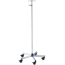 Der Novocal Infusionsständer Urologie verfügt über einen Edelstahlrahmen (33,7/25 mm), fünf Räder, eine Teleskopstange, Infusionshaken und blaue Akzente an den Radnaben/Basisgelenk. Wird als Einzelgerät von Novocal geliefert.