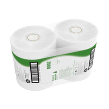 Ein Karton enthält sechs Jumbo-Rollen Hostess™ NATURA Toilettenpapier (je 525 m, weiß) der Kimberly-Clark GmbH, jeweils in Kunststoff verpackt mit einem grün-weißen Etikett mit Produktinfos und Barcode.