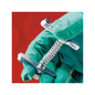 A person wearing green gloves holds an Altruan Servoprax mouth gag for cats with a cylindrical handle and screw thread against a red background, commonly used by veterinarians for veterinary procedures.