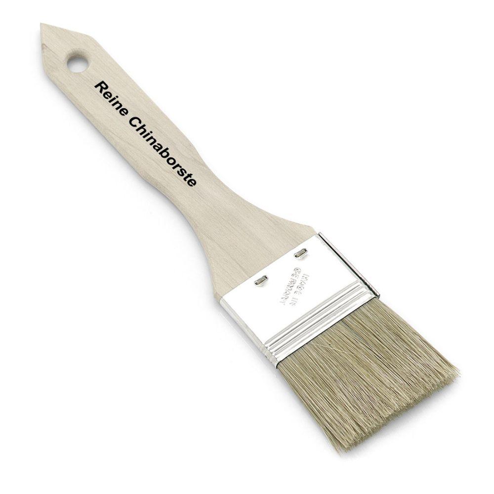 The Nölle Profi Brush flat brush 1 features pure light China bristles, a wooden handle engraved with “Reine Chinaborste” and a nickel-plated ferrule. It is made in professional quality and has a hole for easy hanging.