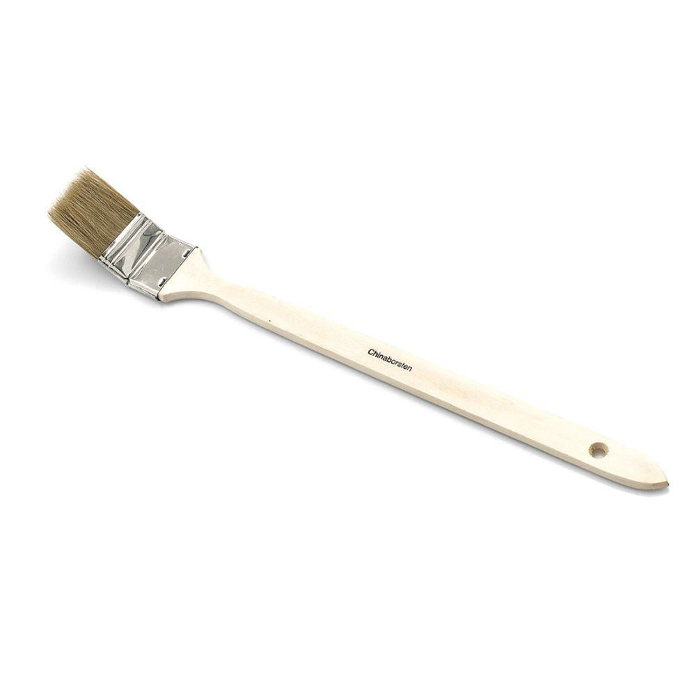 The Nölle Profi Brush industrial radiator brush with light bristle mixture from Nölle Profi Brush Bürsten- & Pinseltechnik e.K. With wooden handle with hanging hole, tin-plated ferrule and angled bristles, depicted against a white background.