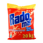 A deep fiber cleaning is promised by a 20-kg bag of Rösch Radomat detergent from Rösch Germany GmbH in red-orange packaging. It features washing temperature symbols for 95, 60, 40, and 30 degrees Celsius and is topped with a 'New Formula' label.