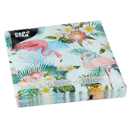 Ein Stapel PAPSTAR Servietten zeigt ein tropisches Design mit rosa Flamingos, grünen Palmblättern und bunten Blumen. Auf dem Verpackungsetikett steht „Papstar Classic Edition“ und bietet stolz umweltfreundliche Servietten an, die zudem FSC-zertifiziert sind.