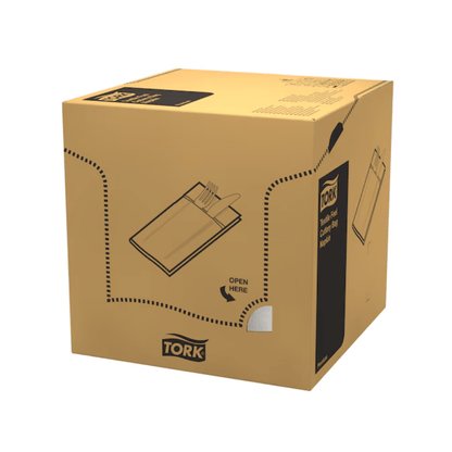 On a large brown carton, the logo and brand of TORK – Essity Professional Hygiene Germany GmbH are clearly visible, along with graphics and instructions for opening printed on it. It is designed for dispensing towels or napkins and is compatible with the Tork 13662 Tork Soft Guten Appetit Cutlery Bag. This makes it the ideal choice for versatile use in any setting.