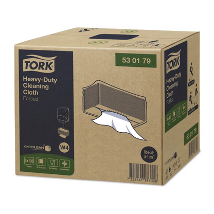 Displayed is a box with Tork 530179 Extra-Strong Cleaning Cloths Premium W4 with exelCLEAN® technology, whose dispenser opening shows a partially pulled-out cloth. The box contains product information and symbols highlighting the cloth's suitability for heavy cleaning tasks and the removal of oil and grease. The product is offered by TORK - Essity Professional Hygiene Germany GmbH.