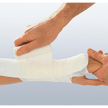 Uniflex color, colored, permanently elastic universal bandage – in use