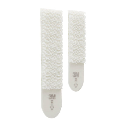 Two white 3M Command™ Picture Hanging Strips (small and medium, value pack, 17203) with textured hooks and the 3M logo. One strip is slightly shorter. Ideal for mounting without nails. From 3M Deutschland GmbH.