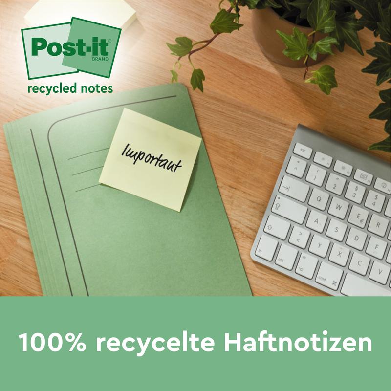 A green folder with a Post-it® Super Sticky 100% Recycled Note from 3M Deutschland GmbH with the inscription "important" lies on a desk next to a keyboard and a plant. The text reads: "100% recycled sticky notes, 76 x 76 mm, 70 sheets/block, PEFC-certified.