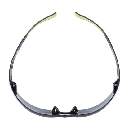 The 3M™ SecureFit™ Safety Glasses 400 from 3M Deutschland GmbH, viewed from above, have black-green curved arms and dark-tinted lenses on a white background.