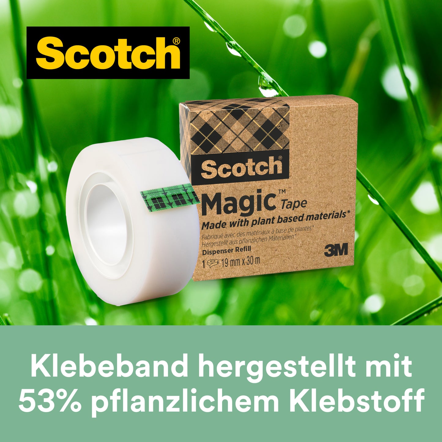 Eine Packung 3M Scotch® Magic™ Klebeband (19 mm x 33 m, 14 Rollen) mit 66 % pflanzlichem Klebstoff und GRATIS Abroller C38 ist vor grünem Laub abgebildet. Von 3M Deutschland GmbH.
