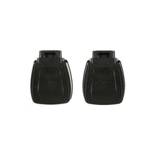 Zwei schwarze Filtergehäuse mit gerippter Oberfläche und rechteckiger Form, nebeneinander auf hellem Hintergrund dargestellt.