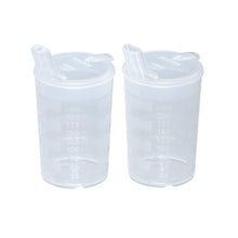 Der melinip Schnabelbecher ECO von Helmut Schwarz GmbH besteht aus zwei transparenten Messbechern mit Schnappdeckel, klaren ml-Markierungen von 25 ml bis 200 ml und 4 mm Klappausgießern; perfekt für den präzisen Einsatz in Krankenhäusern oder Arztpraxen. Wird im 10er-Pack geliefert.